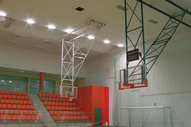 CEILING-MOUNTED BACKSTOP WITH DRIVE MECHANISM  