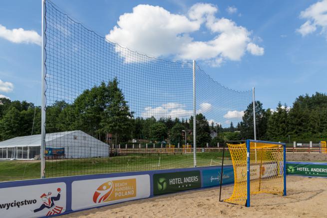 BARRIER NETTING FOR BEACH COURTS