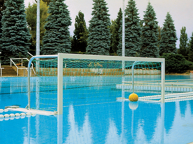 FLOATING AND FOLDING PROFESSIONAL WATER POLO GOALS