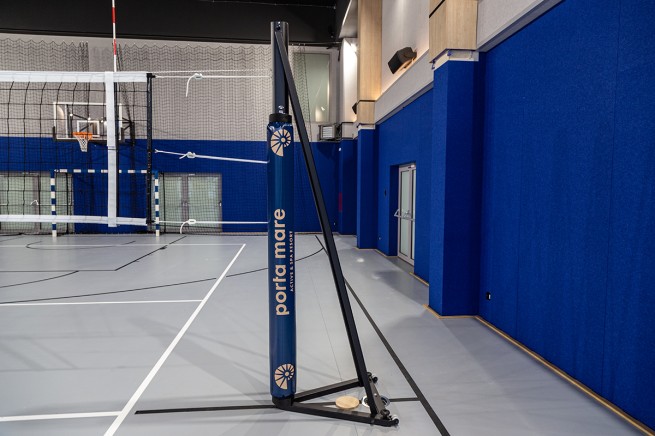 SŁUPKI DO SIATKÓWKI PROFESJONALNE Z PODSTAWĄ MOCOWANĄ DO NAWIERZCHNI (1)