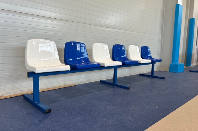 ŁAWKA Z SIEDZISKAMI POLIPROPYLENOWYMI (1)